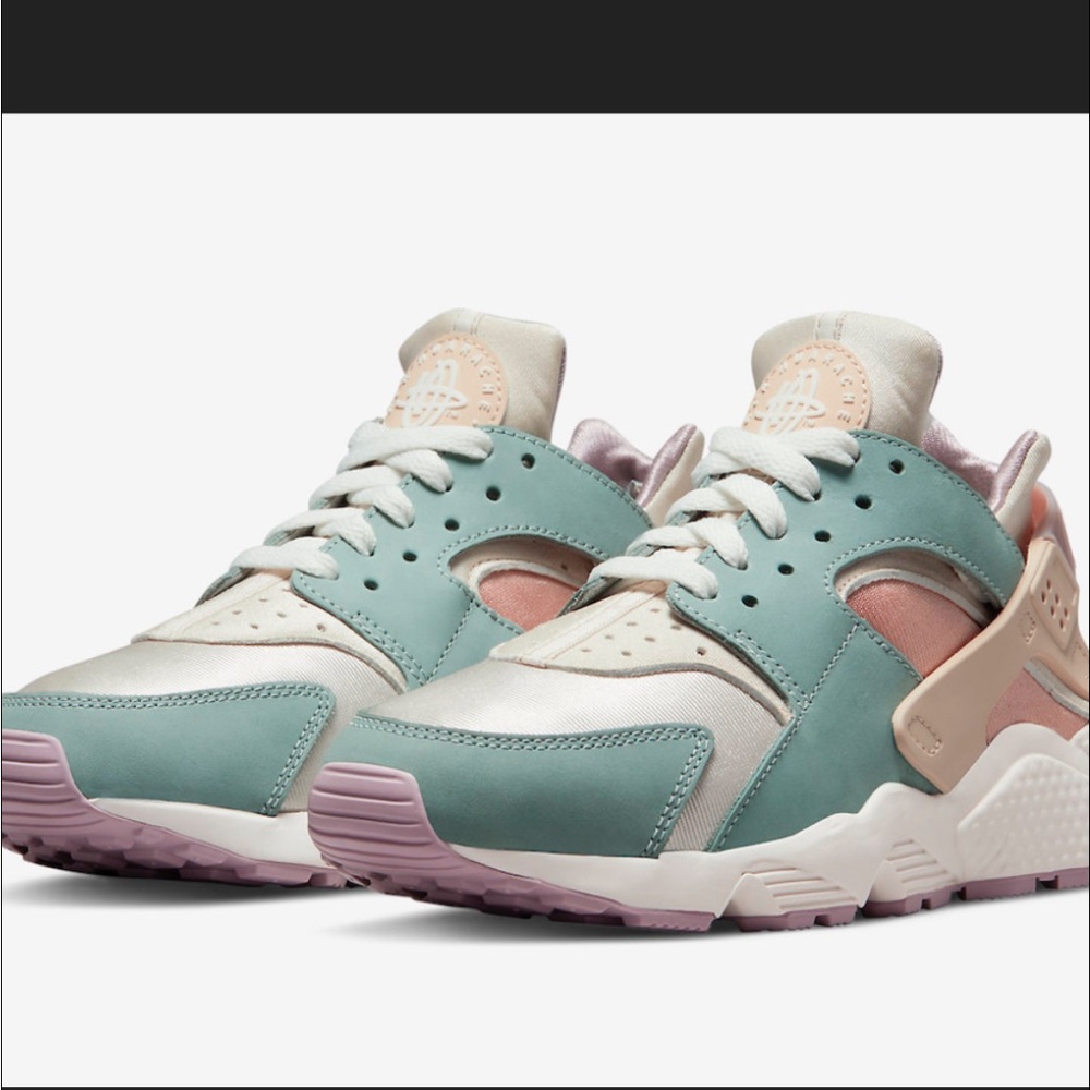 Nike Air Huarache SE rare- orewood brn-dusty sage- Sneakers- sold out 8.5 W